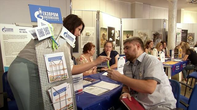 Масштабная ярмарка трудоустройства «Работа России. Время возможностей» прошла в Смоленской области