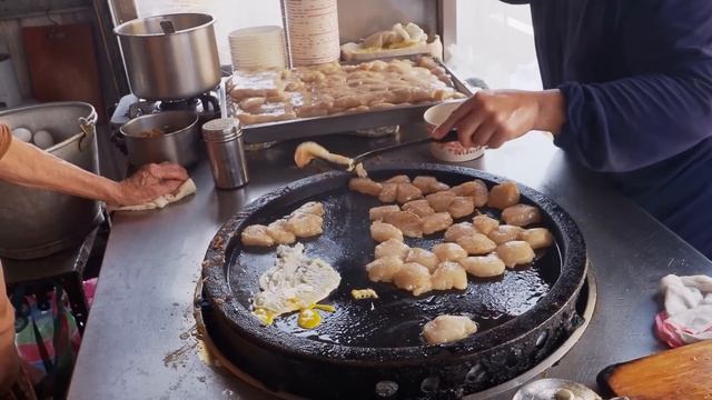 Amazing Street Food！Crispy Pan-fried Buns, Grandma’s Meat Rice Cakes / 人間煙火味！大灣水煎包, 阿嬤肉粿, 煎炒蛋麵