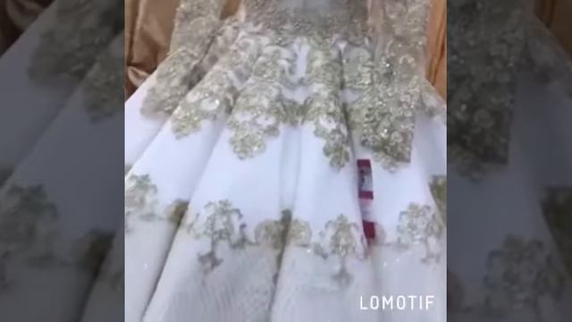 Свадебный салон Камелия. Свадебное платье со шлейфом.