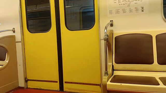 В метро вагоне Типа ЁЖ 3 крутой разгон