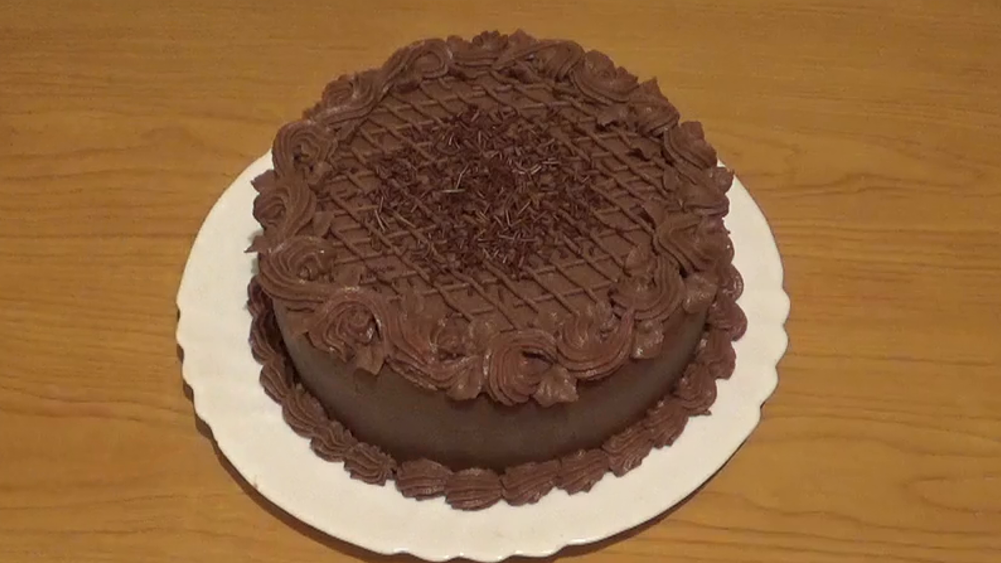 Простое украшение домашнего шоколадного торта