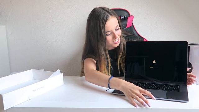 2018 MacBook Pro 15" Unboxing & Giveaway!