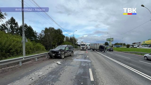 Две машины столкнулись в районе «Колорлона» в Бердске