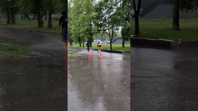 13.06 Москва. Льет как из ведра