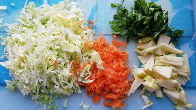 Салат из овощей с маком