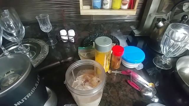 Eating a healthy breakfast with scrambled eggs & a loaded smoothie!
