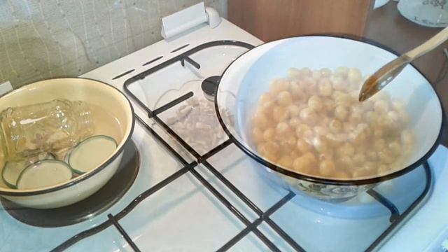Варенье из желтой черешни с орехами