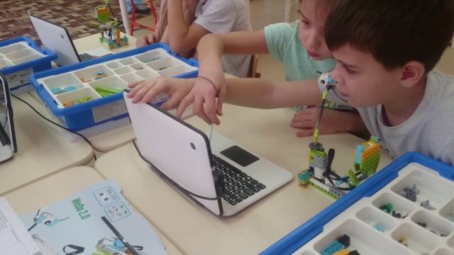 Видео робототехники программирование Пчелки