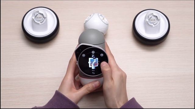 CLIC BOT - YOUR NEW FAVORITE SMART ROBOT | Vector & Cozmo successor | FIRST TEST