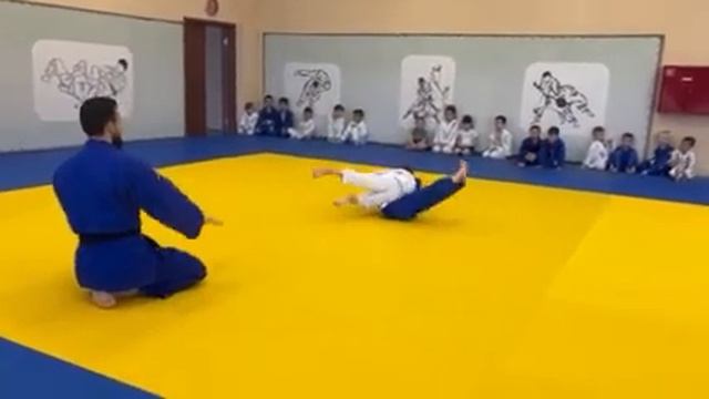 ДЗЮДО..СОРЕВНОВАНИЕ В НИЖНЕВАРТОВСКЕ....СПРАВА СУЛЕЙМАНОВ МУХАММАД..ИЗ  ЯНГИКЕНТА-ДАГЕСТАН 1-РАУНД
