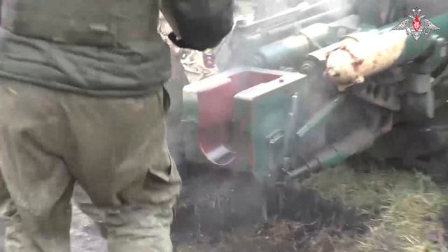 💥 Расчеты противотанковых пушек «Рапира» уничтожили группу пехоты ВСУ на Донецком направлении

Расч