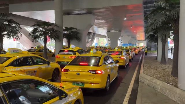 Ничего особенного, просто тысяча такси в одном месте. Китай Guangzhou