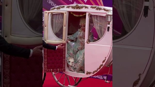 Шальная императрица, Ольга Бузова по традиции заявилась на премию МУЗ-ТВ на карете #бузова #музтв