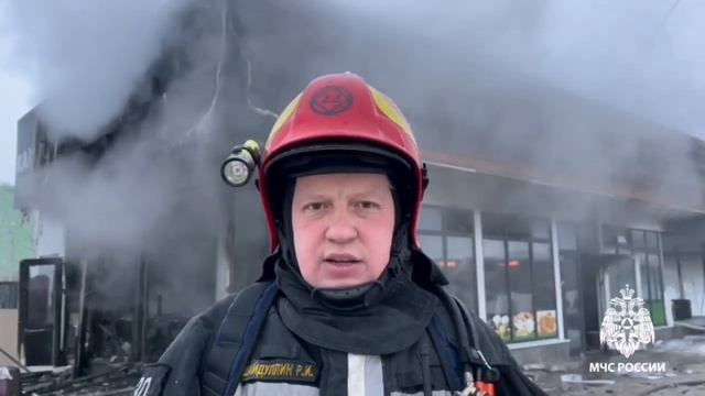 В Уфе по улице Ахметова горело кафе «Рахат».