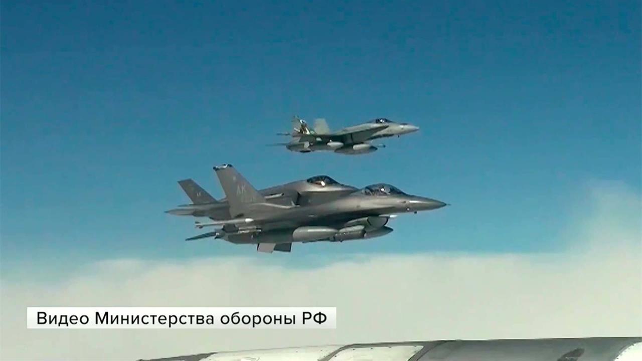 Военные летчики России и Китая провели совместное патрулирование