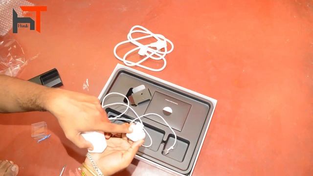 Unboxing Macbook air 2017 with 13.3 inch, i5 5th gen, 8 GB 128 GB and 1.8 GHZ in hindi