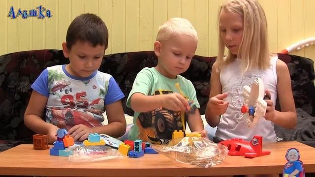 Играем в конструктор Lego Duplo Аэропорт! ??✈