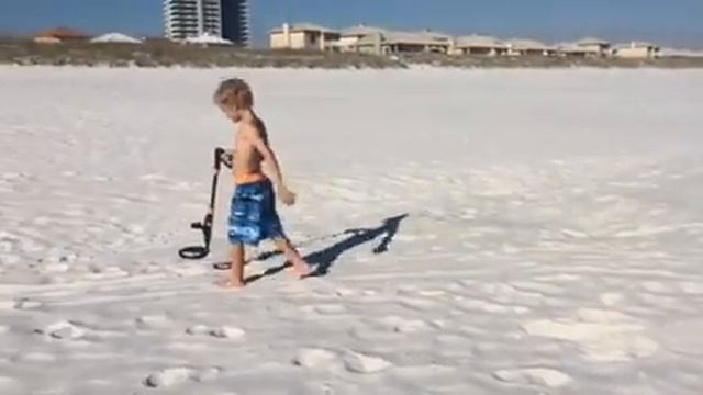 Cool Boy with Awesome MD-1008B Metal Detecting on the Beach