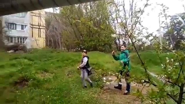Разбиваем яйца