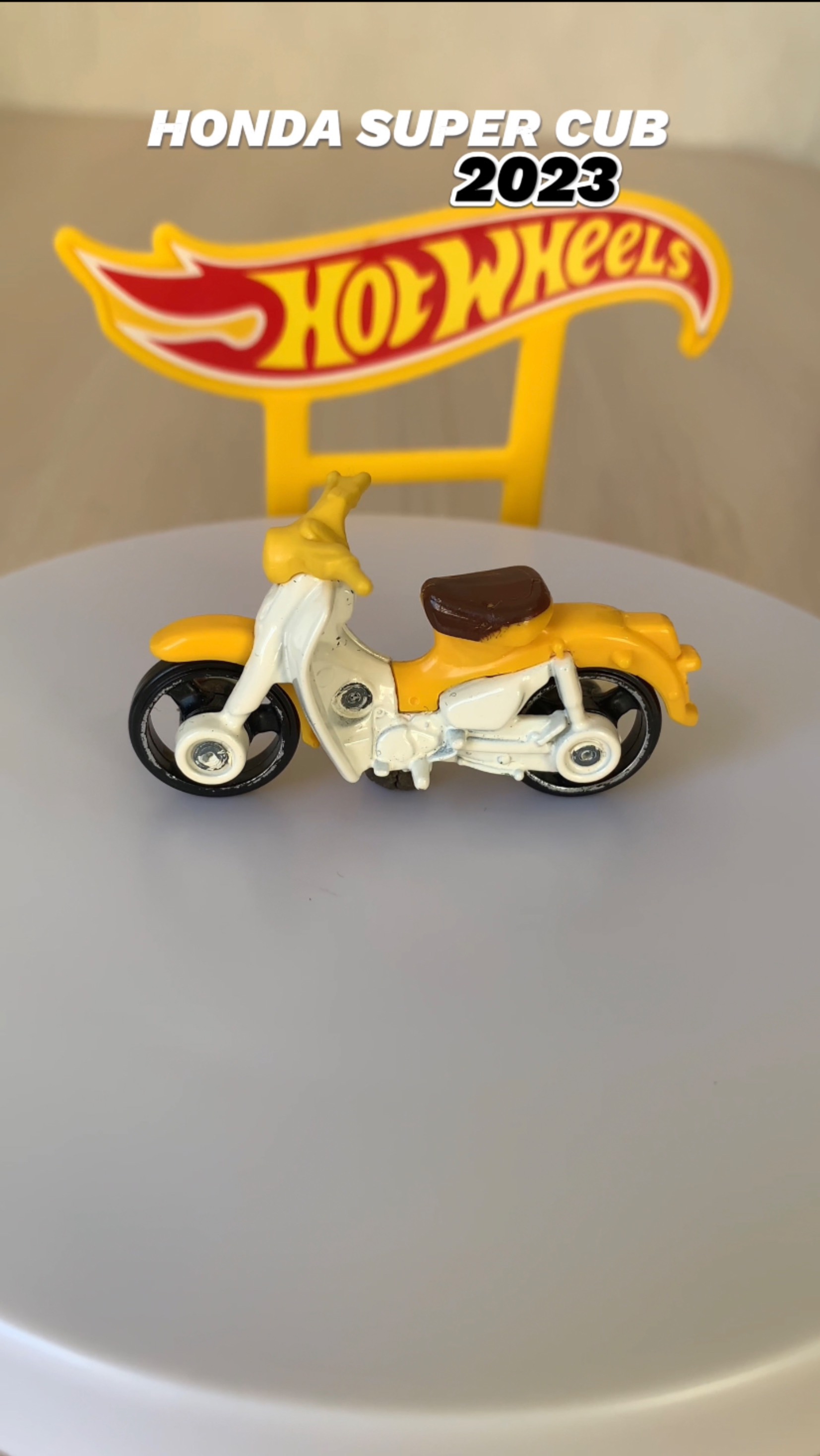 Hot wheels HONDA SUPER CUB 2023