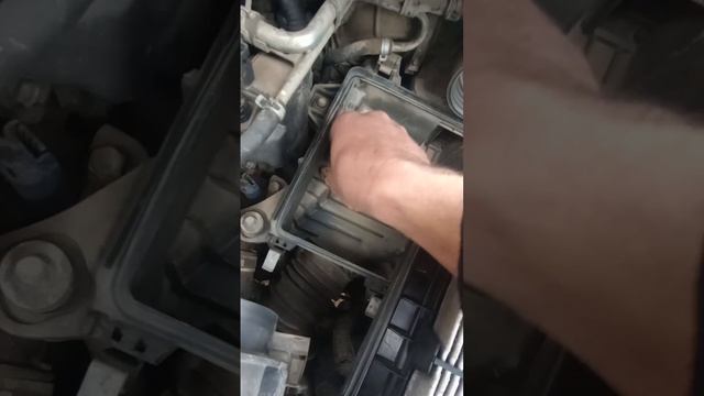 air filter replacement, înlocuire filtru aer honda civic 1.8 benzina 2008
