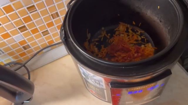 Готовлю щи из квашеной капусты в мультиварке.
