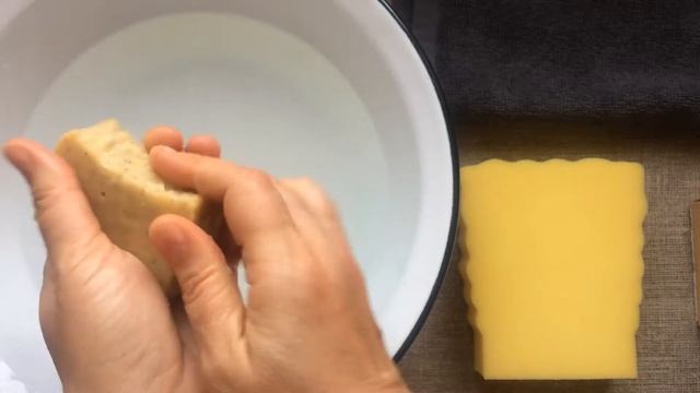 Мыление натурального мыла Иланг-Иланг.