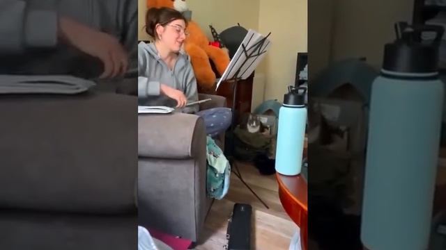 Котя не хочет, чтобы она играла на флейте