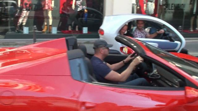 Twizy vs. Ferrari