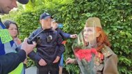 Галину Савченко (Всеукраинский союз советских офицеров) не пустили в Парк Славы в пилотке со звездой