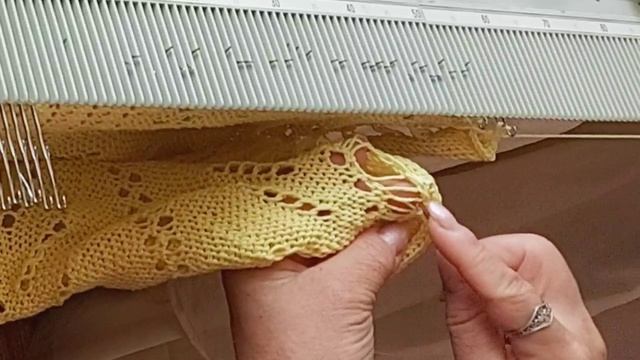 ЧЕТВЕРТАЯ ЧАСТЬ Поднятие лицевых, начинаем пройму и горловину