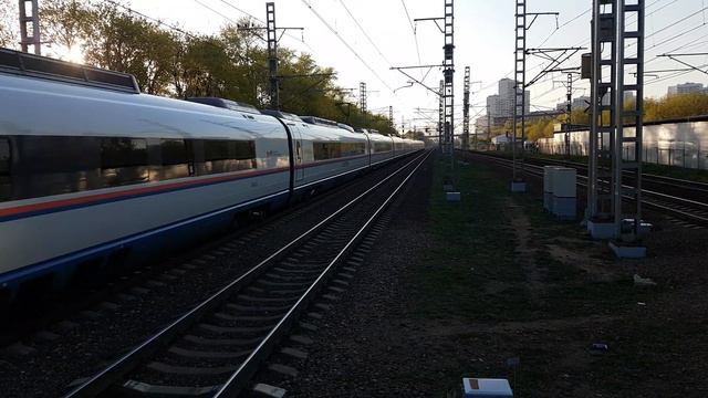 Сапсан на подлёте, ЭВС1-15 следует поездом #769