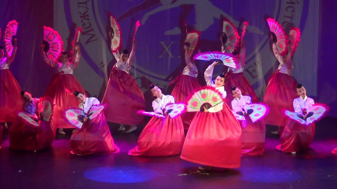 Корейский танец с веерами