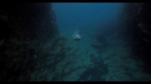 Freediving TV - Anna Von Boetticher Is Enjoying The Amazing Underwater Scapes Of Pico Island