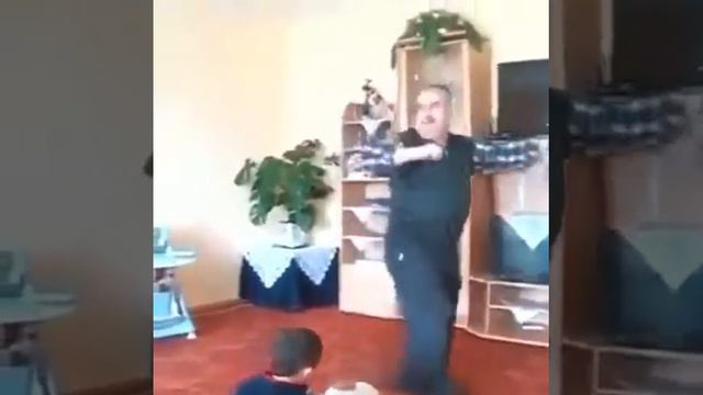 Kisi Ela Oynuyur
