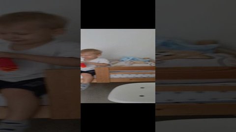 на меня напал мой брат