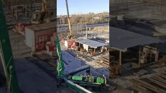 автобетононасос, заливка бетона.  строительство . монолит