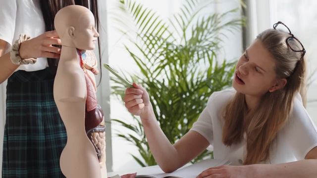 Неделю окунаю ноги в яблочный уксус, и вот что произошло с моим организмом