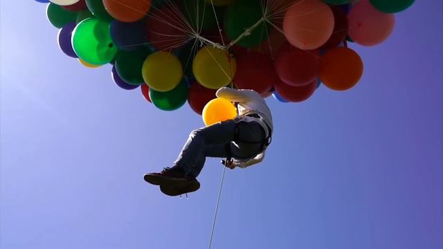 ПОЛЕТ ЧЕЛОВЕКА НА ВОЗДУШНЫХ ШАРИКАХ ! Mamiks на шариках !