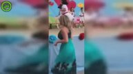 Когда отец снимает на камеру детское мероприятие