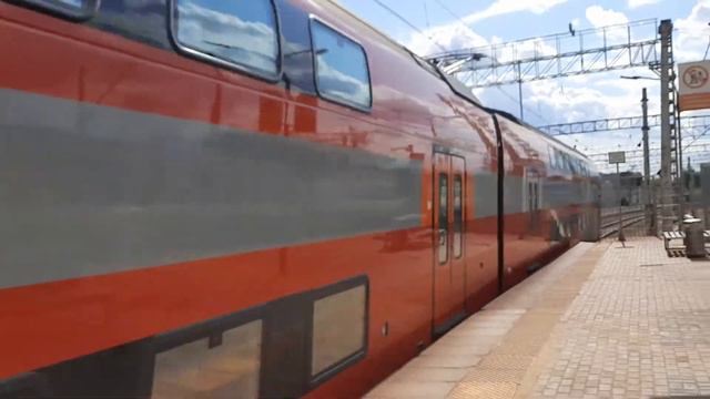 ЭШ2 010 пролетает станцию Солнечная