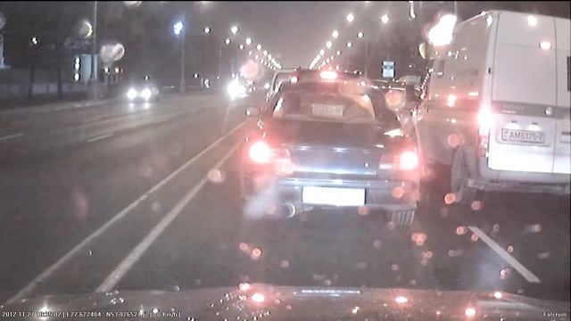 Гаишники конвоируют пожарников