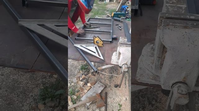 складной столик для монтажей. выдерживает большой вес