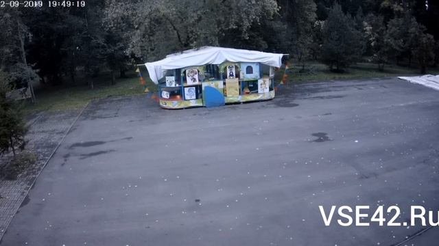 Пьяные подростки сожгли детский аттракцион в Кемерове