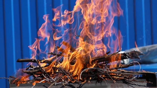 Завораживающий огонь под расслабляющую музыку
