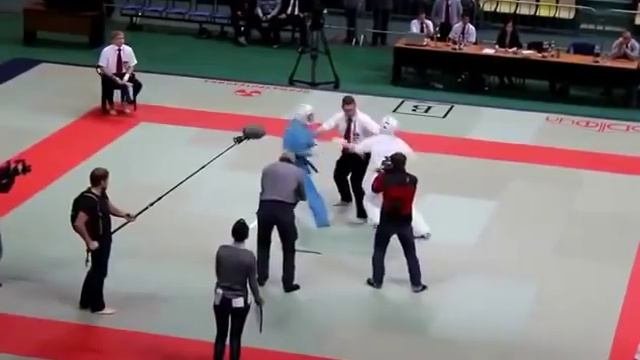 Судью надо слушать)