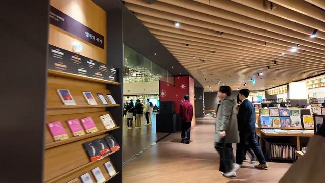 Exploring Starfield Coex Mall