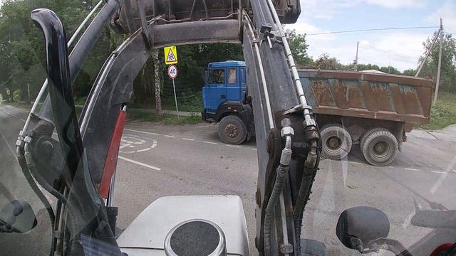 Hidromek 102b гружу ветки