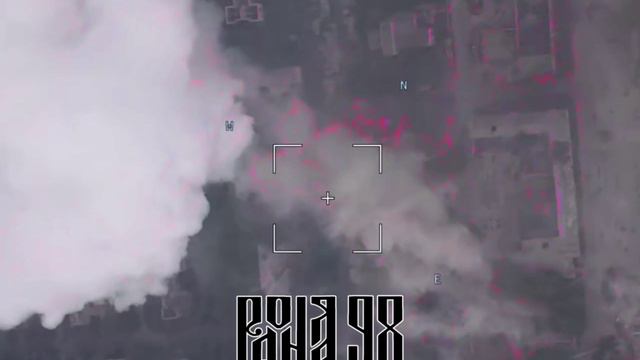 Су-34 нанесен удар ФАБ-1500 по пункту управления врага в Часов Яре, поддерживая 98 дивизию ВДВ