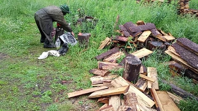 работаю с бензопилой